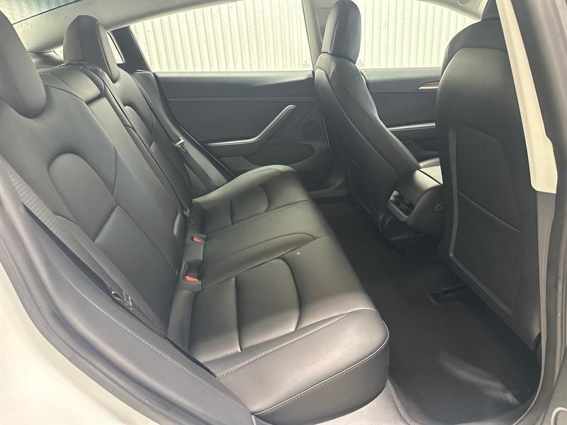 2022 Tesla Model 3 - Image 17
