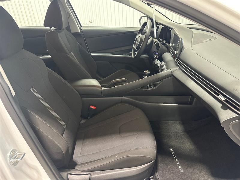 2021 Hyundai Elantra - Image 16