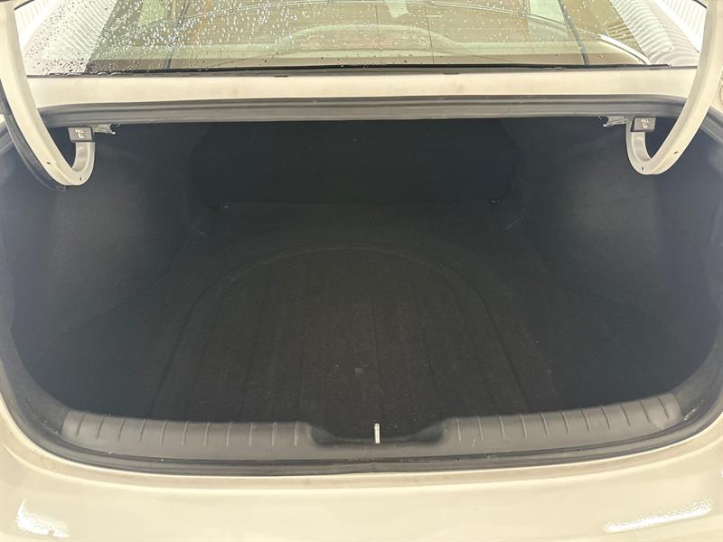 2021 Hyundai Elantra - Image 17