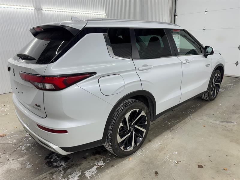 2023 Mitsubishi Outlander - Image 5