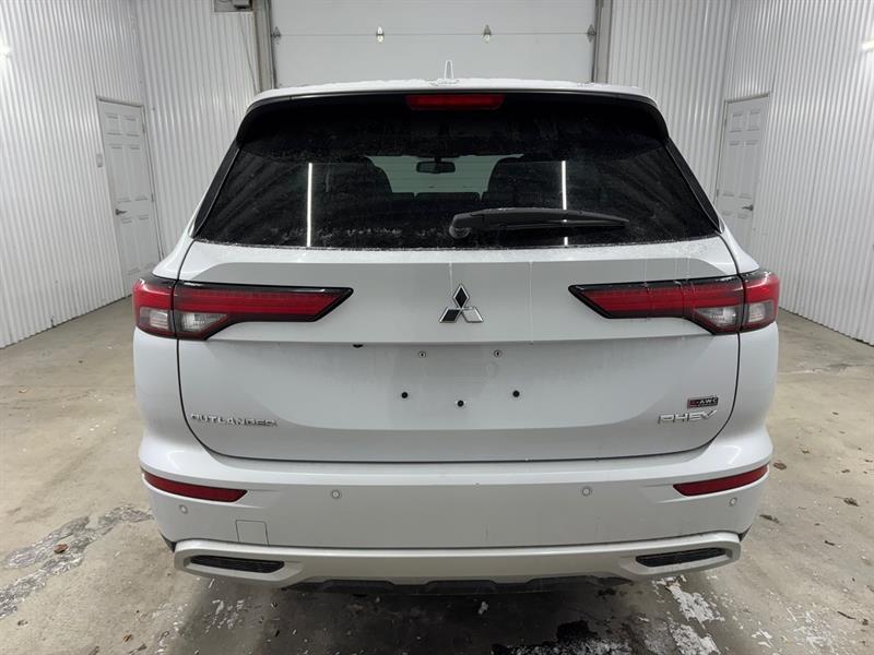 2023 Mitsubishi Outlander - Image 7
