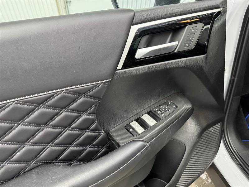 2023 Mitsubishi Outlander - Image 14