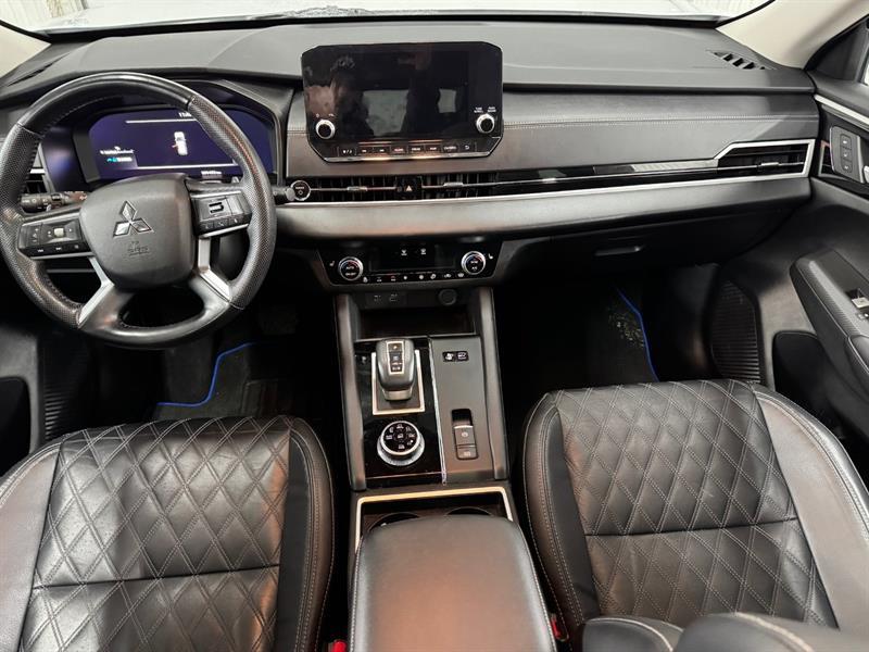 2023 Mitsubishi Outlander - Image 19