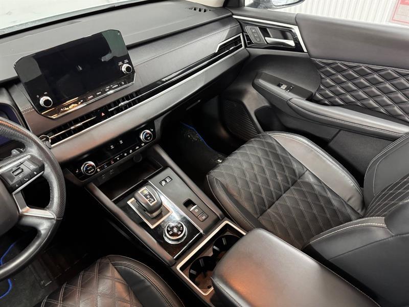 2023 Mitsubishi Outlander - Image 20