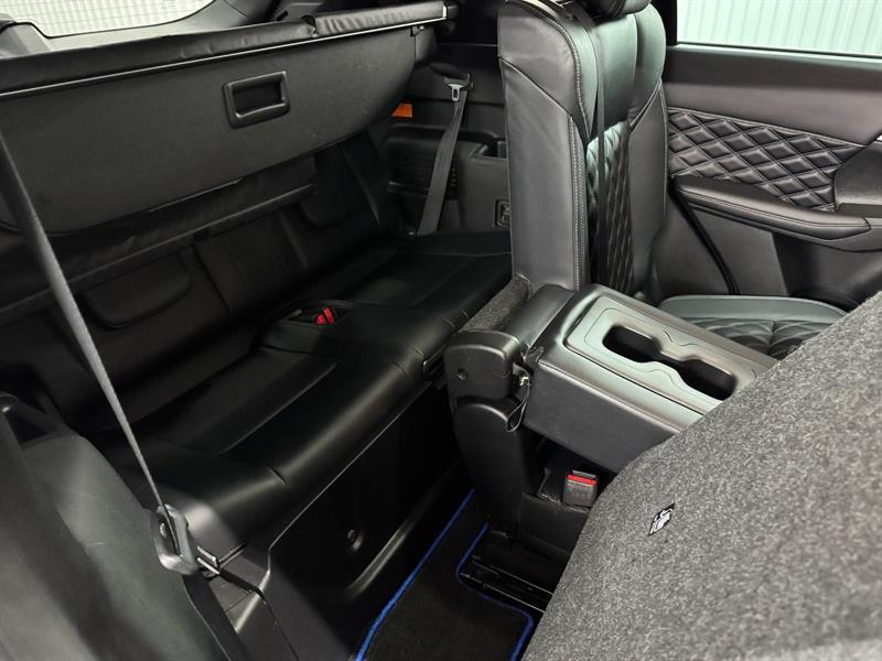 2023 Mitsubishi Outlander - Image 21