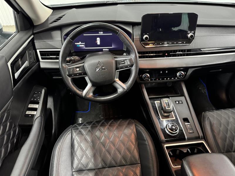 2023 Mitsubishi Outlander - Image 24