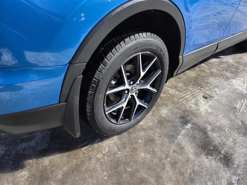 2017 Toyota RAV4 - Image 8