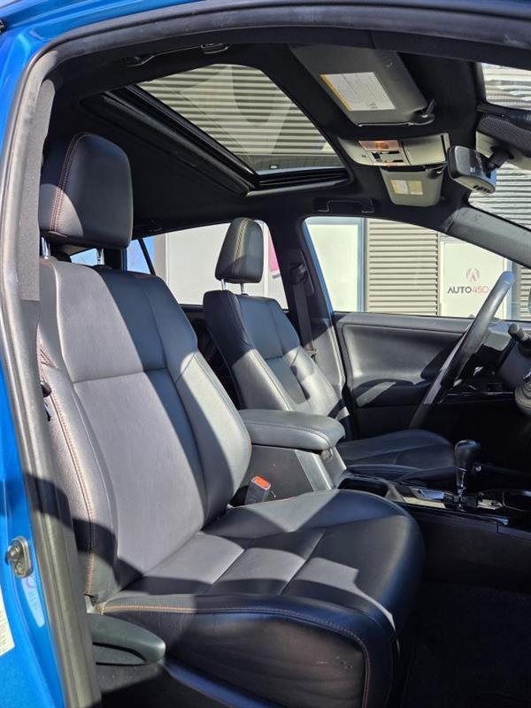 2017 Toyota RAV4 - Image 11