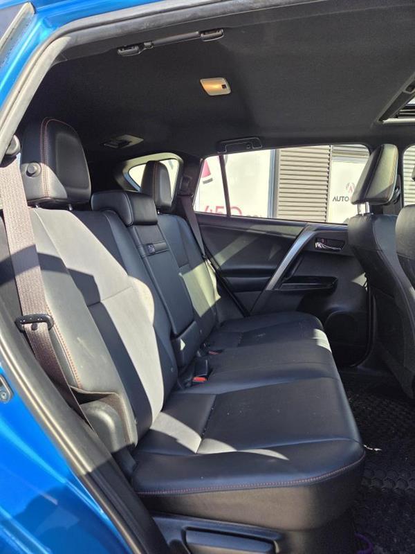 2017 Toyota RAV4 - Image 12