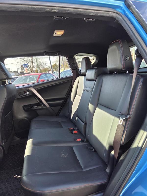 2017 Toyota RAV4 - Image 13