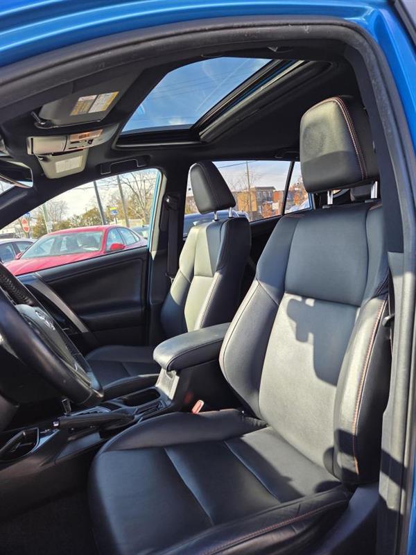 2017 Toyota RAV4 - Image 16