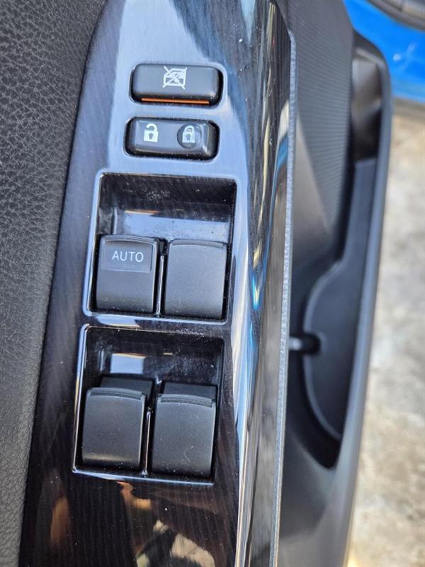 2017 Toyota RAV4 - Image 17