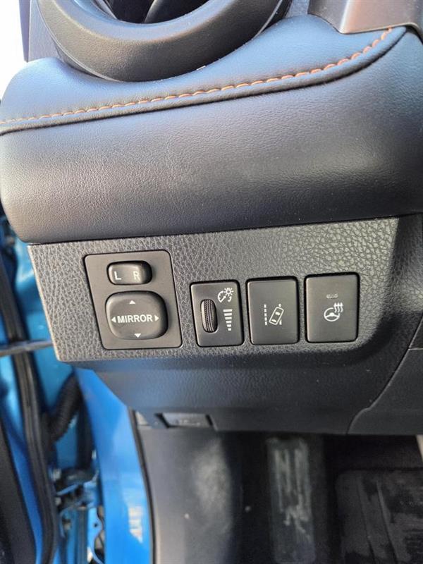 2017 Toyota RAV4 - Image 18