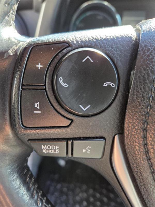 2017 Toyota RAV4 - Image 19