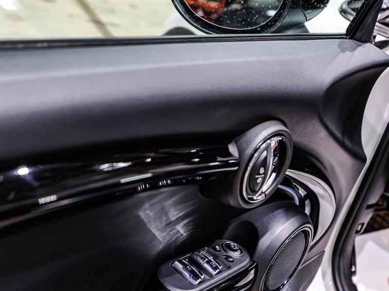 2024 Mini Convertible - Image 12
