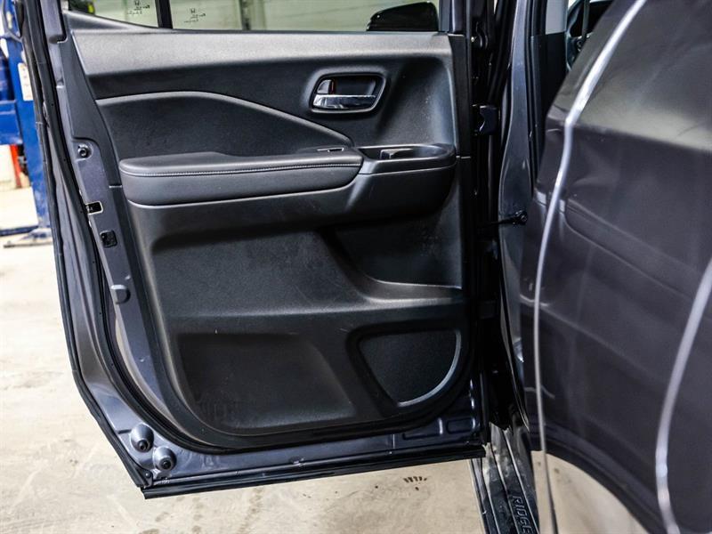 2020 Honda Ridgeline - Image 13