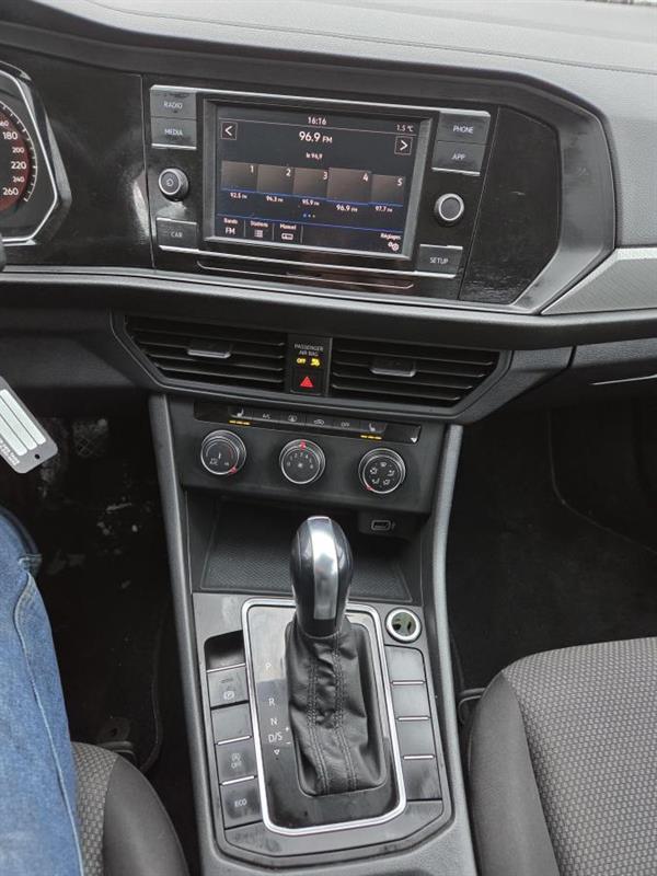 2019 Volkswagen Jetta - Image 20