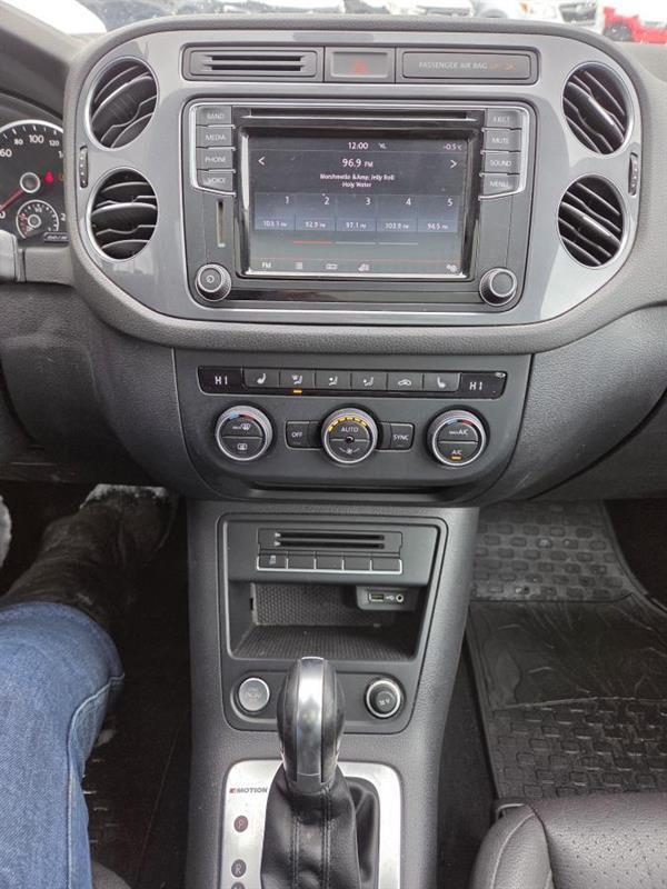 2017 Volkswagen Tiguan - Image 20