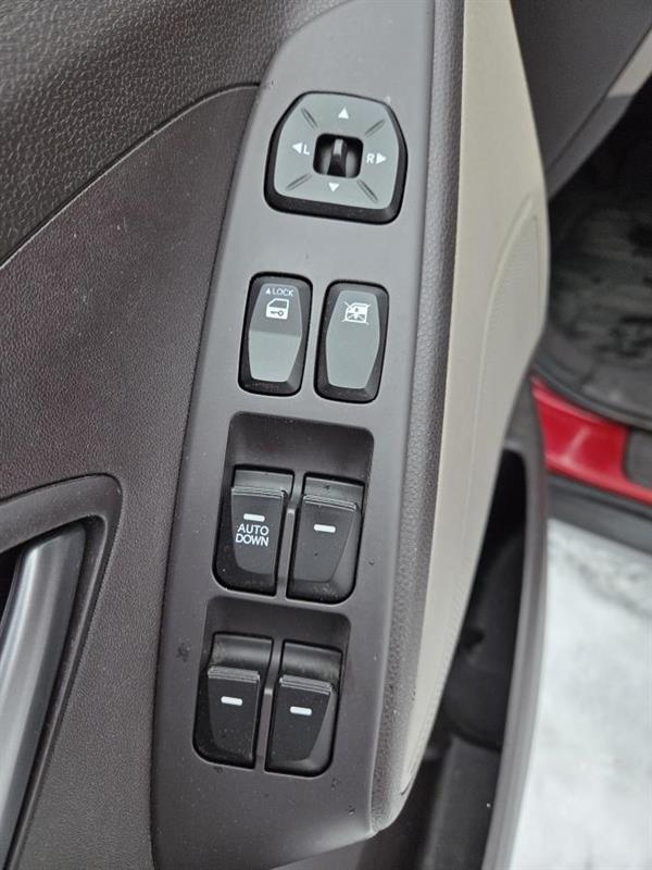 2015 Hyundai Tucson - Image 16