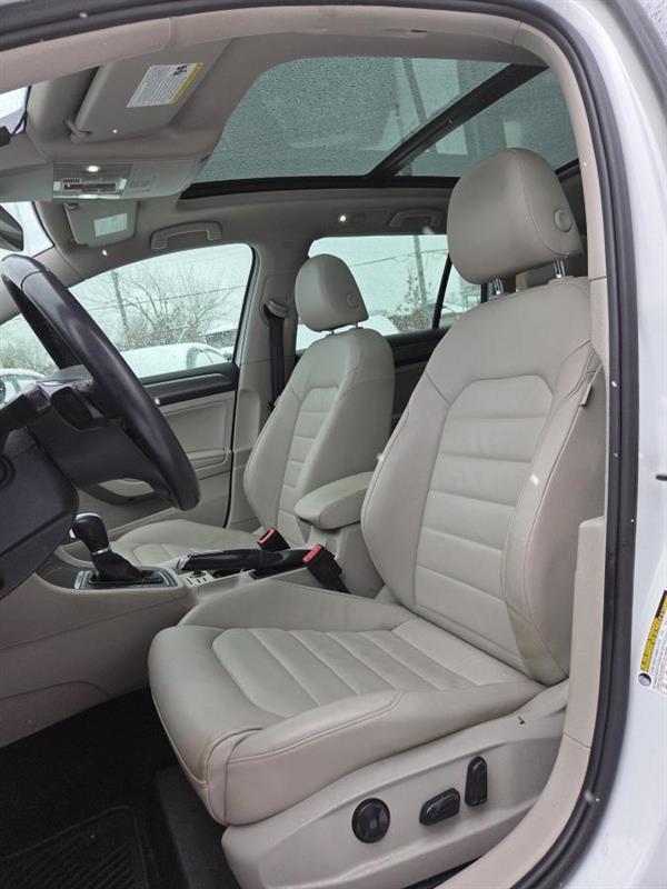 2019 Volkswagen Golf - Image 16