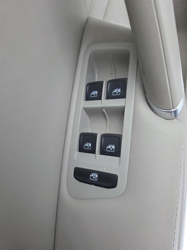 2019 Volkswagen Golf - Image 17