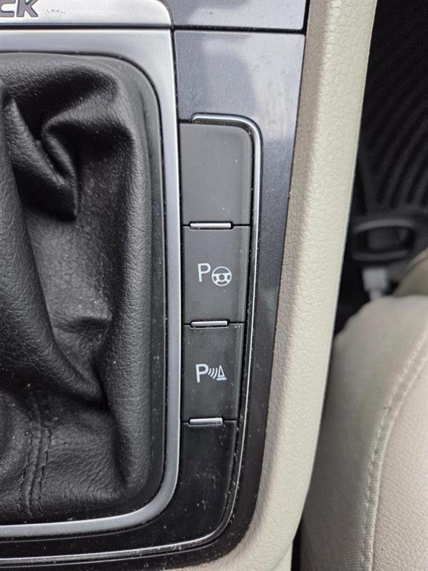 2019 Volkswagen Golf - Image 21