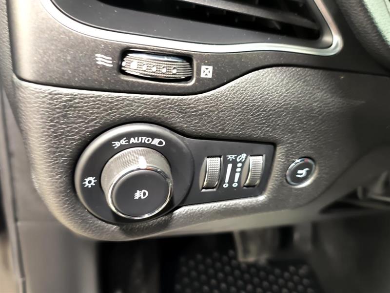 jeep Cherokee 2023 - 26