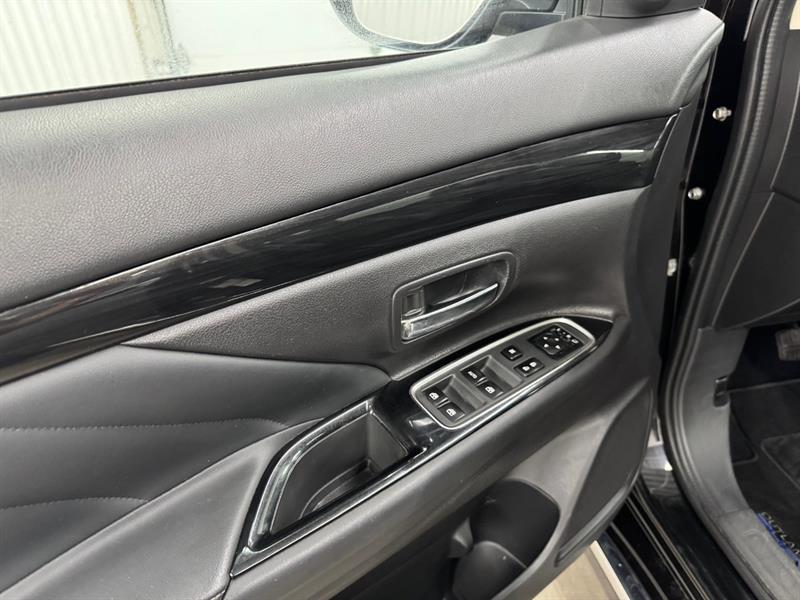mitsubishi Outlander rechargeable 2018 - 13