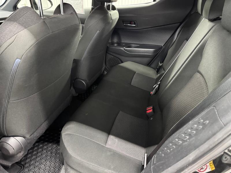 2019 Toyota C-HR - Image 13