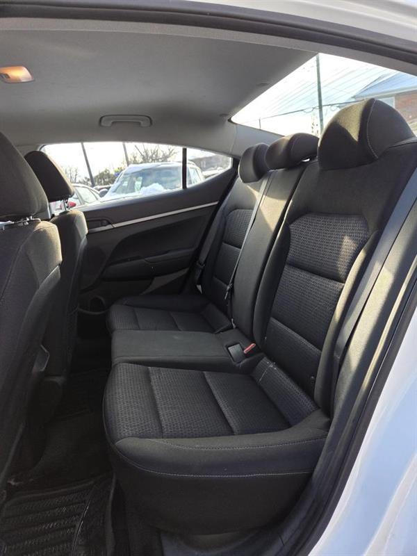 2017 Hyundai Elantra - Image 12