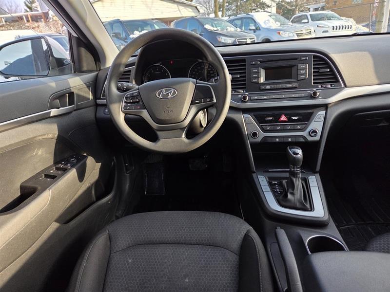 2017 Hyundai Elantra - Image 13