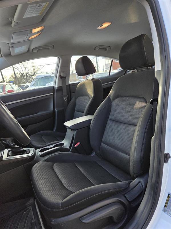 2017 Hyundai Elantra - Image 15