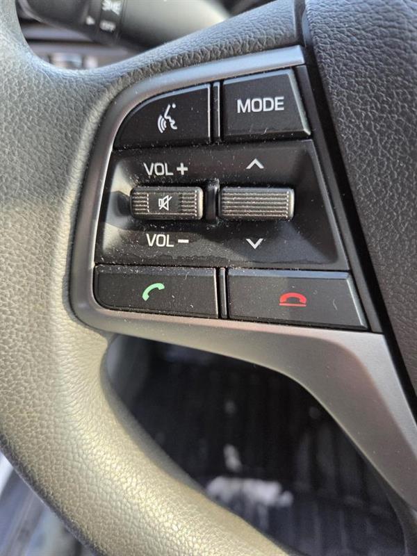 2017 Hyundai Elantra - Image 16