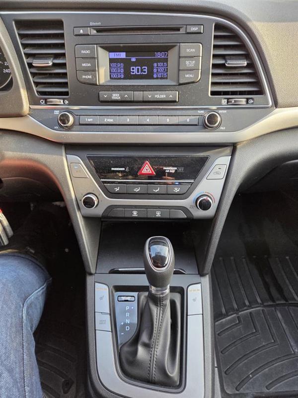 2017 Hyundai Elantra - Image 17