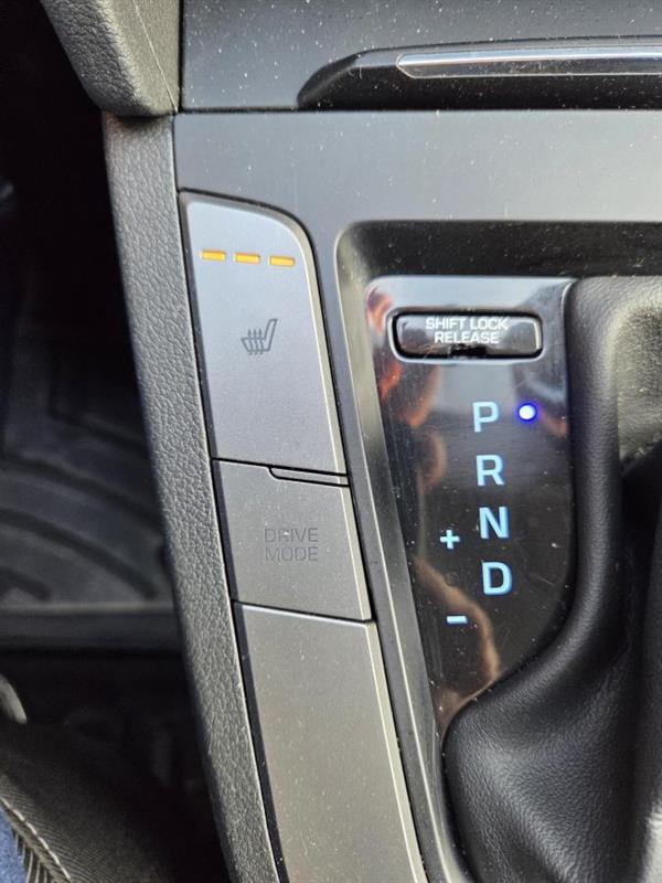 2017 Hyundai Elantra - Image 19