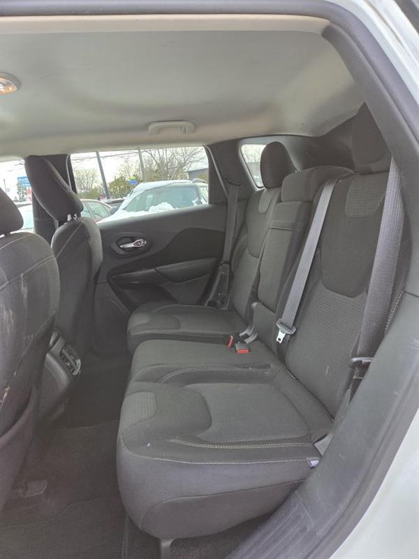 2015 Jeep Grand Cherokee - Image 13