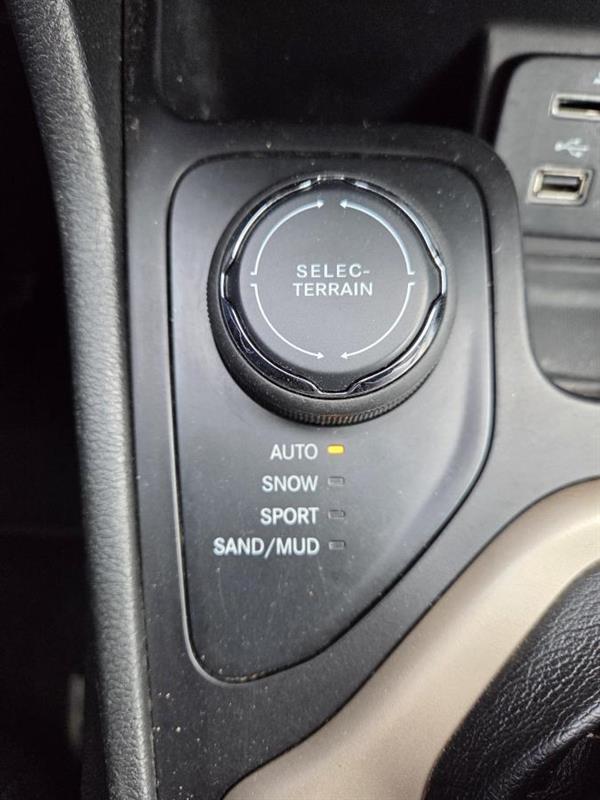 2015 Jeep Grand Cherokee - Image 20