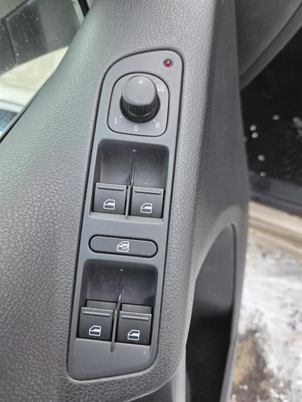 2015 Volkswagen Tiguan - Image 17