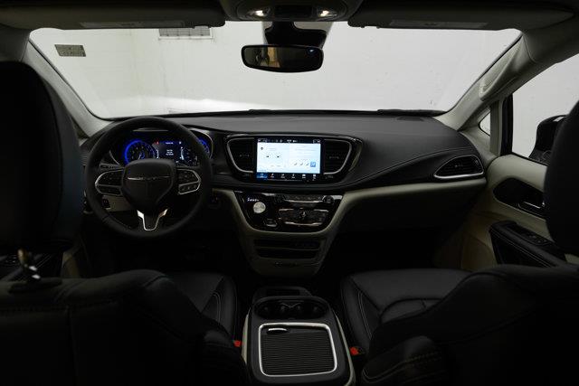 chrysler Pacifica 2024 - 23