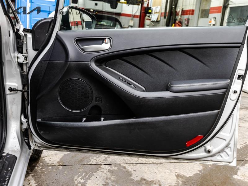 2018 Kia Forte - Image 16