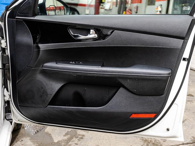 2021 Kia Forte - Image 16