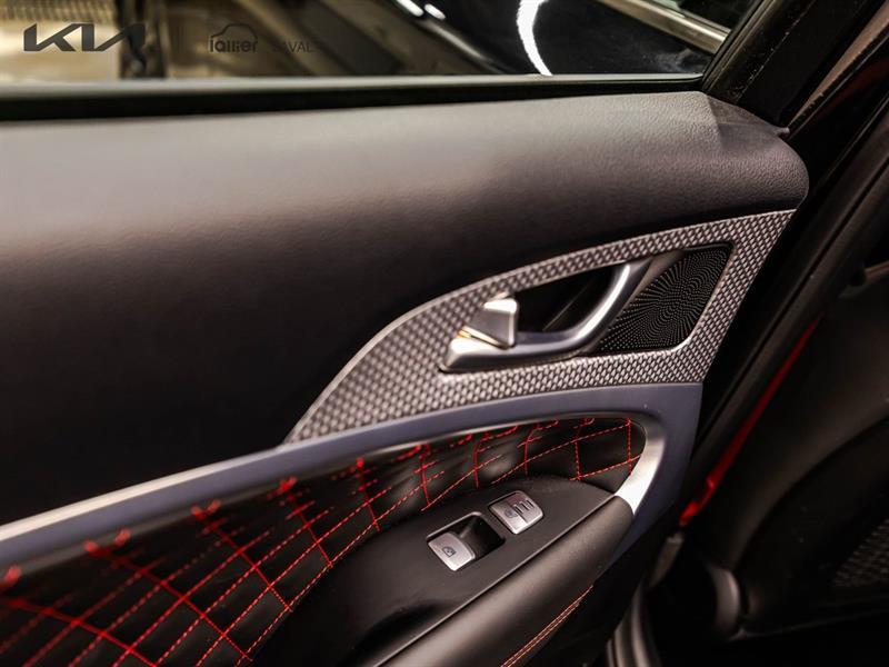 2023 Genesis G70 - Image 12