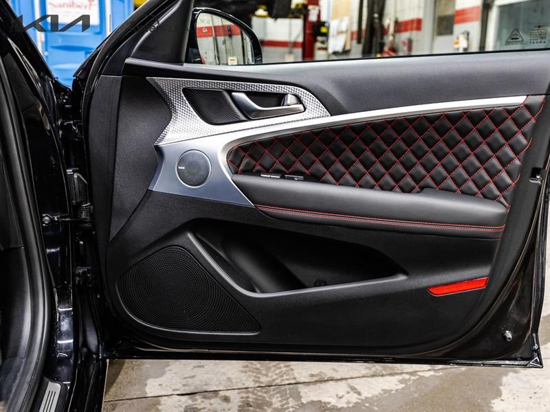 2023 Genesis G70 - Image 19