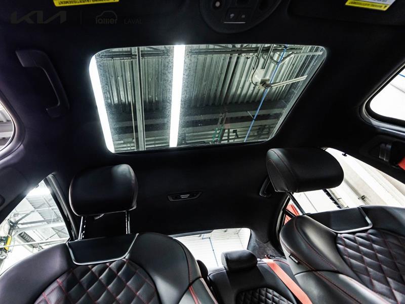 2023 Genesis G70 - Image 21