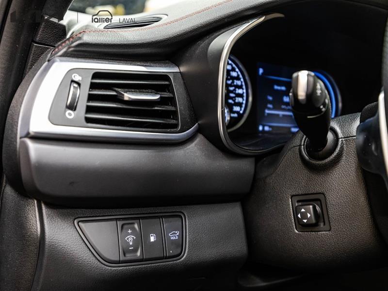 2023 Genesis G70 - Image 24