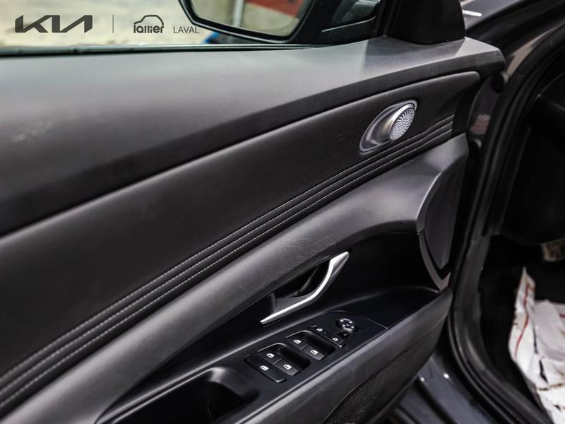 2025 Hyundai Elantra - Image 12