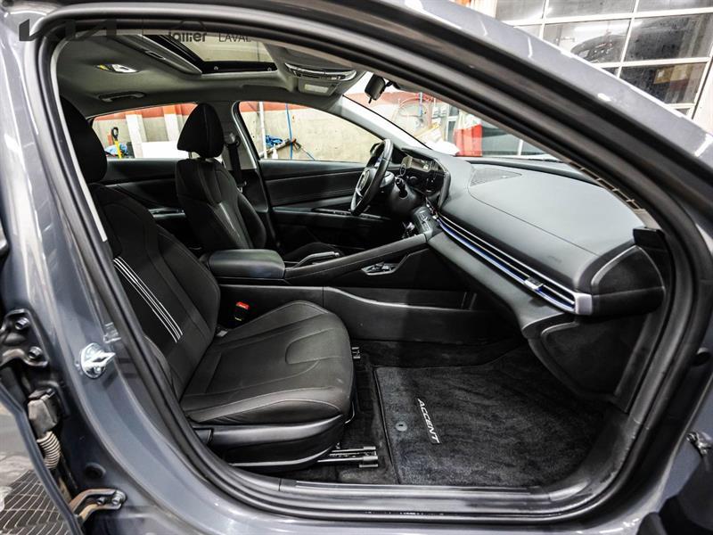 2025 Hyundai Elantra - Image 18