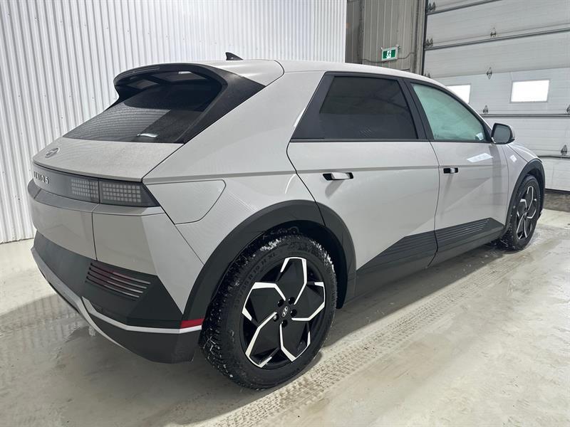 2022 Hyundai Ioniq - Image 7