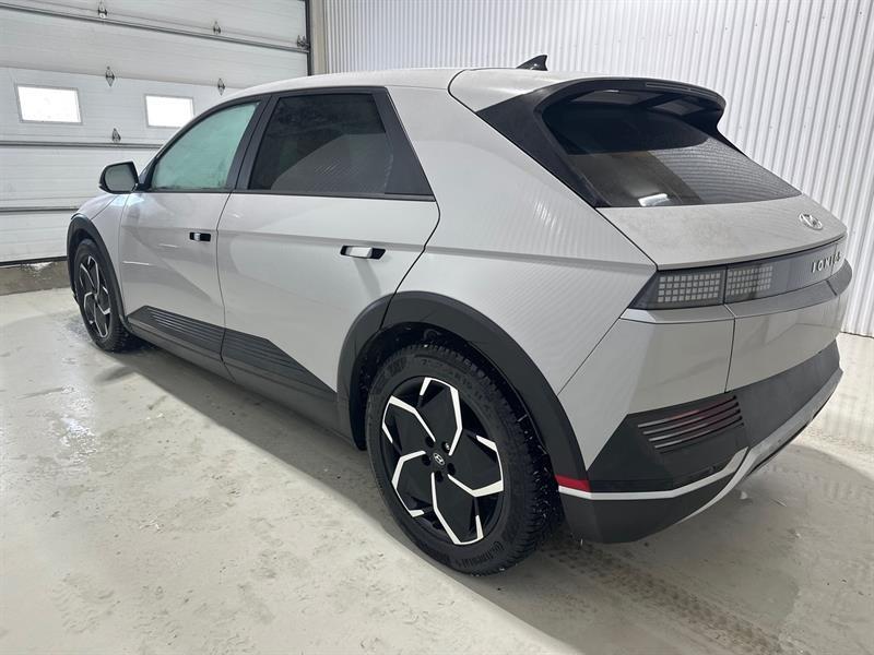 2022 Hyundai Ioniq - Image 11