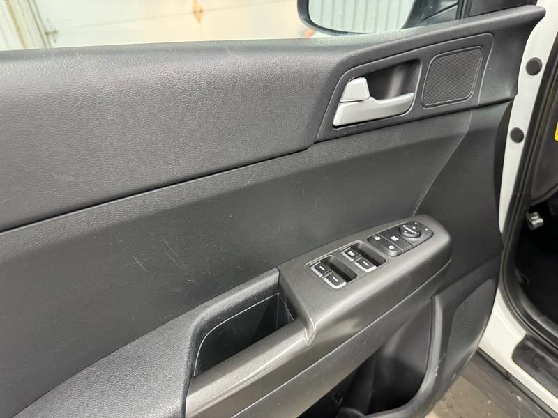 2020 Kia Sportage - Image 22